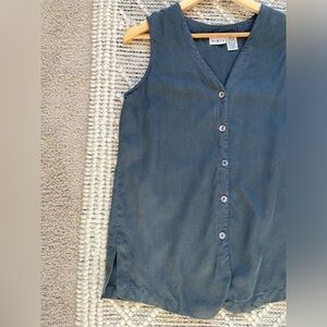 leightweight silk medium womens sleeveless top or vest button front READ